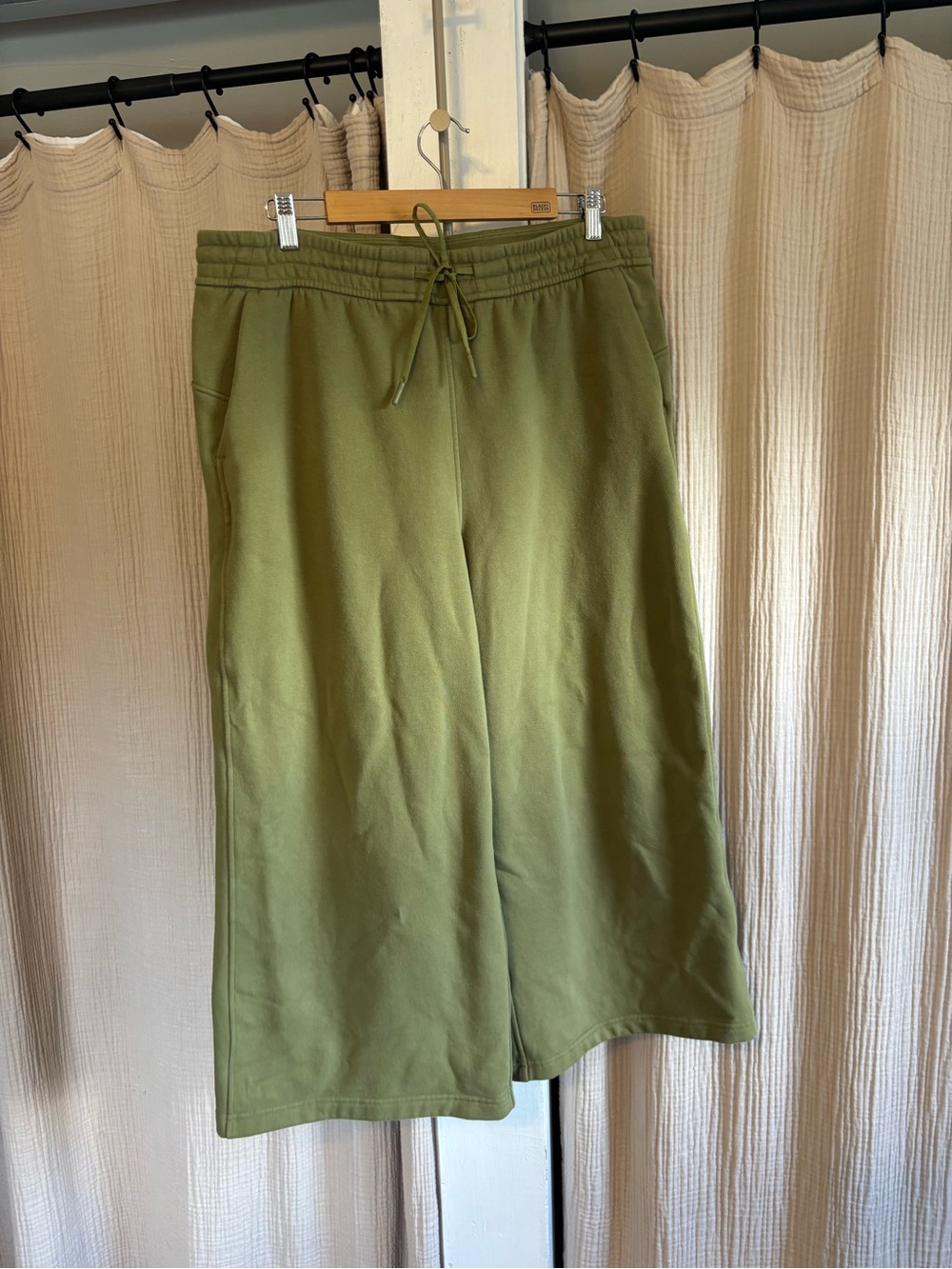 Lululemon Wide Leg Cropped Sweatpants- 14
